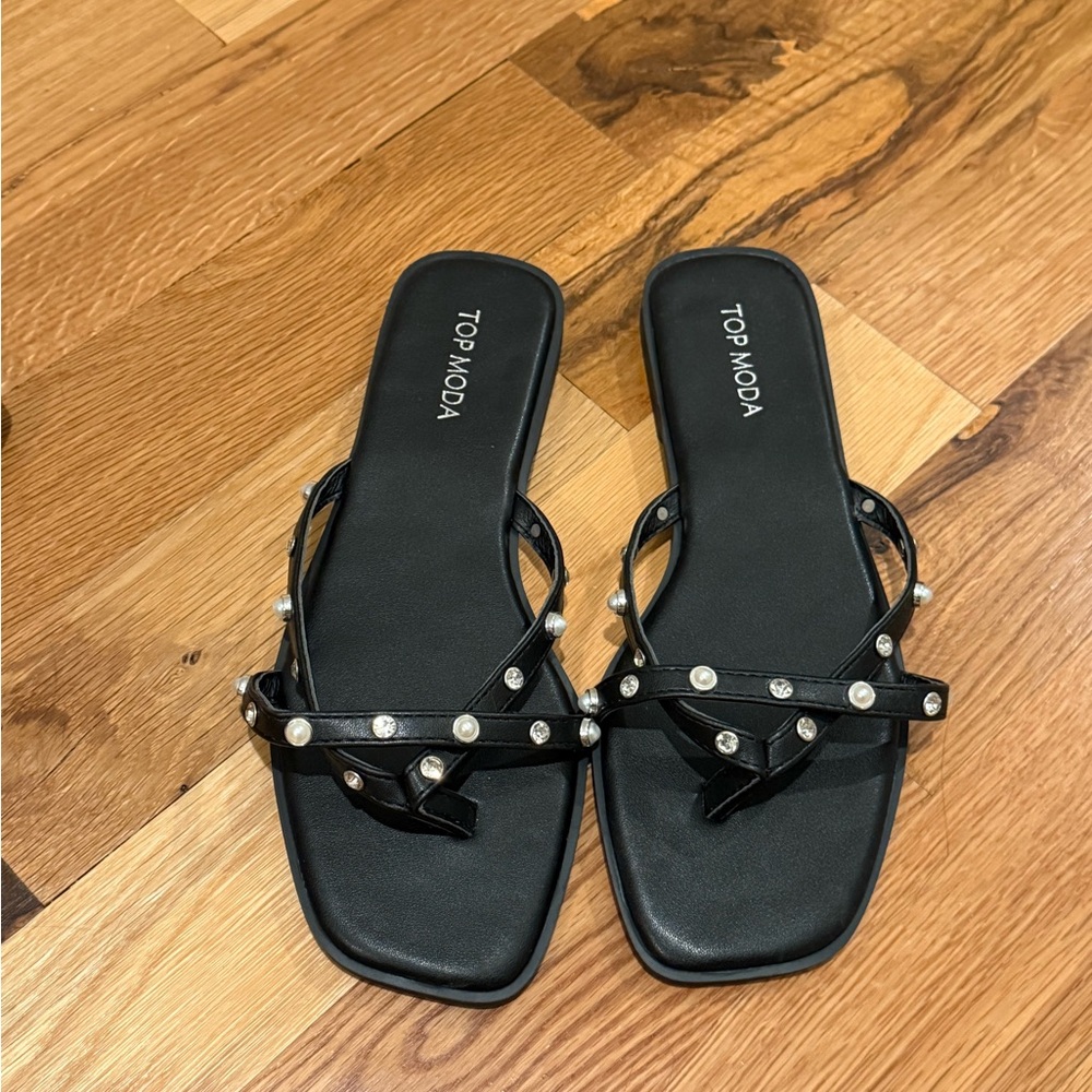 TOP Moda Black Sandals with Pearl Accents